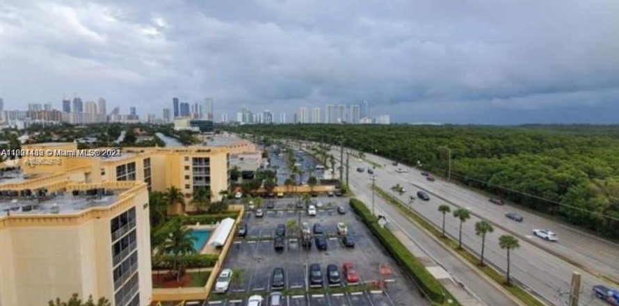 Condominio en North Miami Beach, Florida, 1 dormitorio  № 1271069