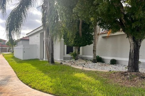 Casa en venta en Pembroke Pines, Florida, 4 dormitorios, 205.59 m2 № 1271072 - foto 2