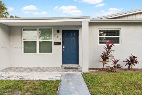 House in Pembroke Pines, Florida 4 bedrooms, 117.06 sq.m. № 1271103 - photo 2