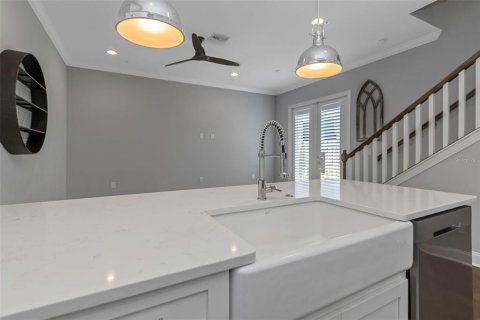 Adosado en venta en Tampa, Florida, 3 dormitorios, 143.26 m2 № 1312451 - foto 9