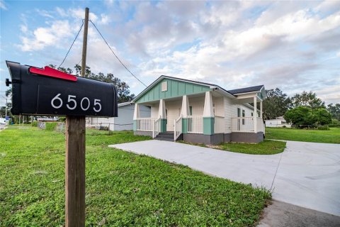 House in Lakeland, Florida 3 bedrooms, 100.43 sq.m. № 1401747 - photo 1