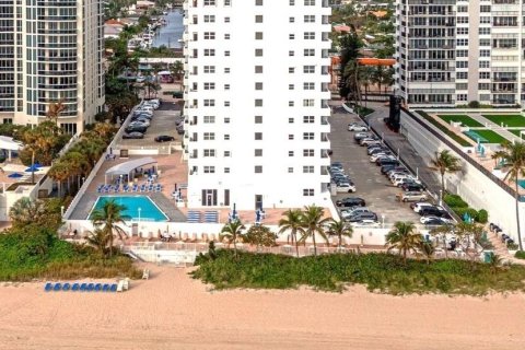 Condo in Fort Lauderdale, Florida, 1 bedroom  № 1182539 - photo 1