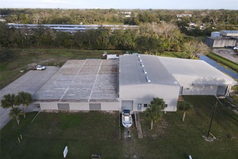 Propiedad comercial en venta en Edgewater, Florida № 1104826 - foto 2