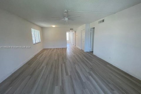 Copropriété à vendre à Weston, Floride: 2 chambres, 113.34 m2 № 1372820 - photo 12