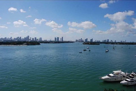 Condominio en venta en Miami Beach, Florida, 2 dormitorios № 983565 - foto 2