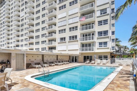 Condo in Pompano Beach, Florida, 2 bedrooms  № 1100831 - photo 1