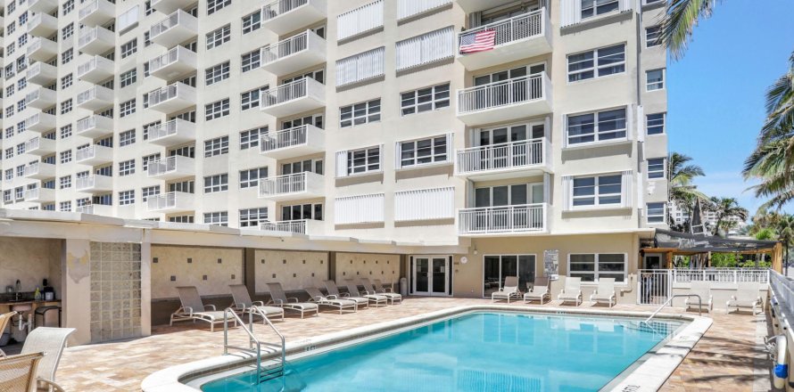 Condominio en Pompano Beach, Florida, 2 dormitorios  № 1100831