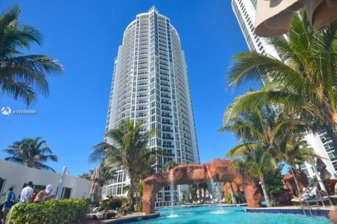 Condominio en venta en Sunny Isles Beach, Florida, 51.19 m2 № 3598 - foto 2