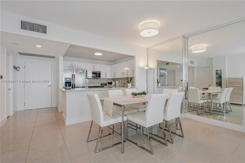 Condominio en alquiler en Miami Beach, Florida, 2 dormitorios, 83.61 m2 № 3594 - foto 19