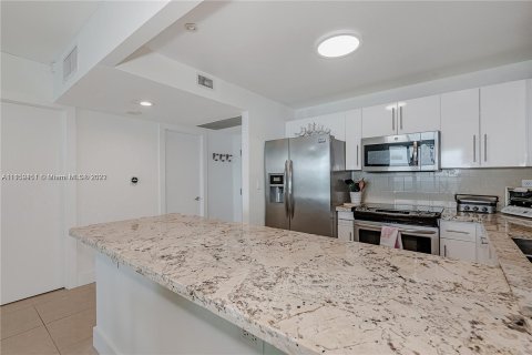 Condominio en alquiler en Miami Beach, Florida, 2 dormitorios, 83.61 m2 № 3594 - foto 17