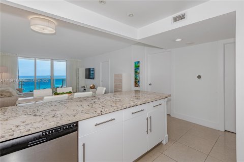 Condominio en alquiler en Miami Beach, Florida, 2 dormitorios, 83.61 m2 № 3594 - foto 4