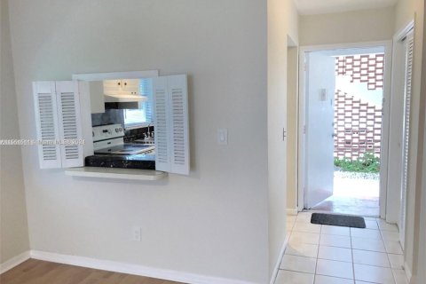 Condo in Lighthouse Point, Florida, 2 bedrooms  № 1101708 - photo 16