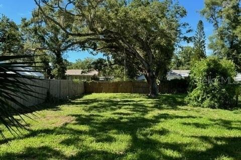 Terreno en venta en Saint Petersburg, Florida № 1373710 - foto 1