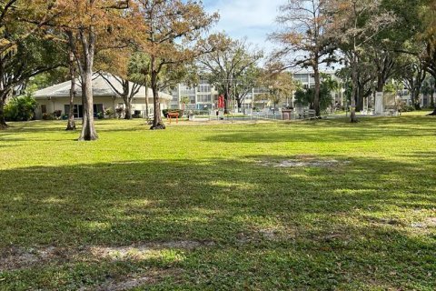 Condo in Lauderdale Lakes, Florida, 2 bedrooms  № 930165 - photo 2