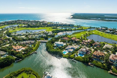 House in Stuart, Florida 4 bedrooms, 590.21 sq.m. № 981582 - photo 11