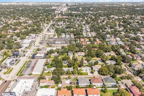 House in Tampa, Florida 4 bedrooms, 195 sq.m. № 1436066 - photo 15