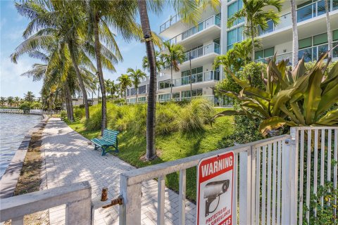 Condo in Miami, Florida, 1 bedroom  № 1367168 - photo 30