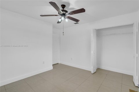 House in Miami, Florida 4 bedrooms, 136.57 sq.m. № 1367169 - photo 25