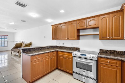 Casa en venta en Miami, Florida, 4 dormitorios, 136.57 m2 № 1367169 - foto 10