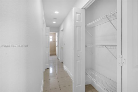 Villa ou maison à vendre à Miami, Floride: 4 chambres, 136.57 m2 № 1367169 - photo 29