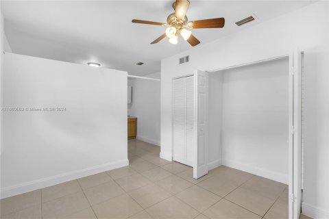 Casa en venta en Miami, Florida, 4 dormitorios, 136.57 m2 № 1367169 - foto 18