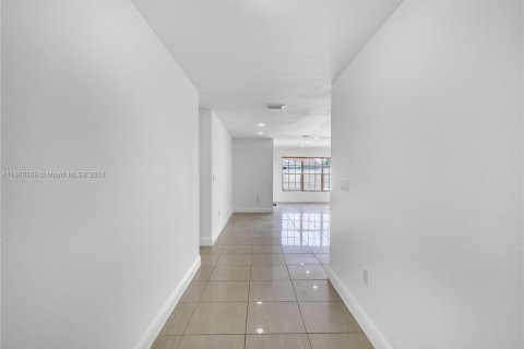 Villa ou maison à vendre à Miami, Floride: 4 chambres, 136.57 m2 № 1367169 - photo 5