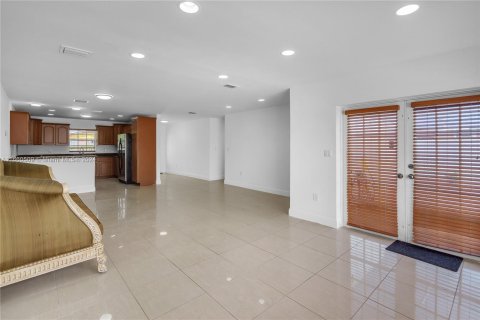 Villa ou maison à vendre à Miami, Floride: 4 chambres, 136.57 m2 № 1367169 - photo 9