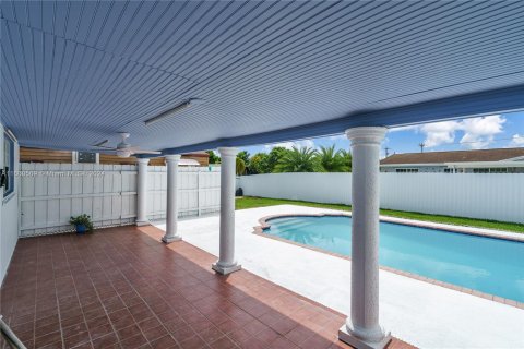 Villa ou maison à vendre à Miami, Floride: 4 chambres, 136.57 m2 № 1367169 - photo 30