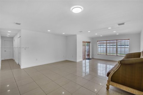 Villa ou maison à vendre à Miami, Floride: 4 chambres, 136.57 m2 № 1367169 - photo 8