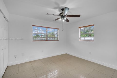 House in Miami, Florida 4 bedrooms, 136.57 sq.m. № 1367169 - photo 24