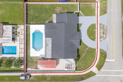 Villa ou maison à vendre à Miami, Floride: 4 chambres, 136.57 m2 № 1367169 - photo 2