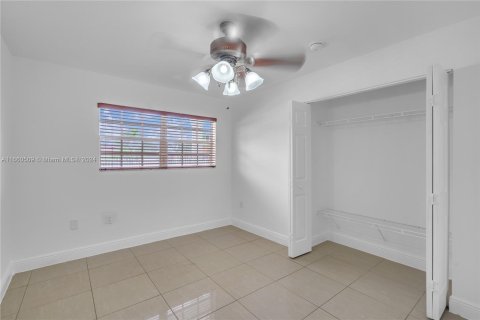 House in Miami, Florida 4 bedrooms, 136.57 sq.m. № 1367169 - photo 26