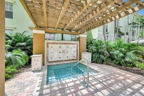 Condo in Hollywood, Florida, 2 bedrooms  № 1372449 - photo 17