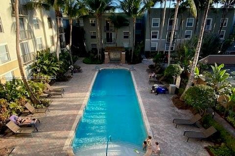 Copropriété à vendre à Hollywood, Floride: 2 chambres, 104.14 m2 № 1372449 - photo 30