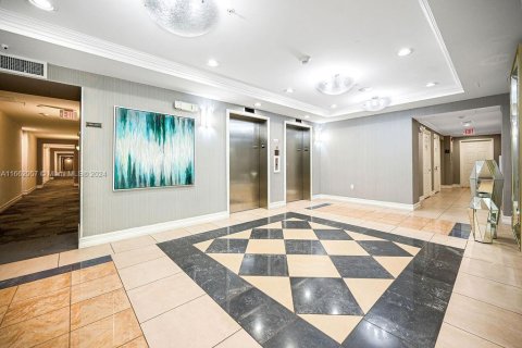 Copropriété à vendre à Hollywood, Floride: 2 chambres, 104.14 m2 № 1372449 - photo 13