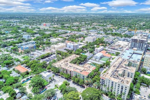 Condo in Hollywood, Florida, 2 bedrooms  № 1372449 - photo 8