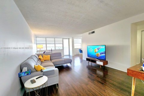 Condominio en venta en Sunny Isles Beach, Florida, 1 dormitorio, 90.58 m2 № 1187198 - foto 6