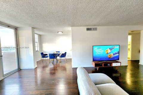 Condominio en venta en Sunny Isles Beach, Florida, 1 dormitorio, 90.58 m2 № 1187198 - foto 10