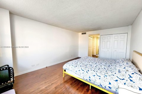 Condominio en venta en Sunny Isles Beach, Florida, 1 dormitorio, 90.58 m2 № 1187198 - foto 19