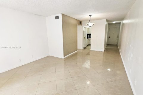 Copropriété à vendre à Deerfield Beach, Floride: 2 chambres, 119.84 m2 № 1364920 - photo 20