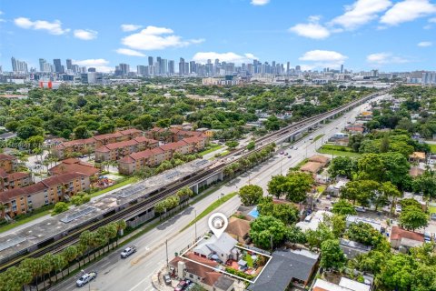 Propiedad comercial en venta en Miami, Florida № 1364876 - foto 1