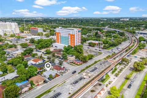 Propiedad comercial en venta en Miami, Florida № 1364876 - foto 4