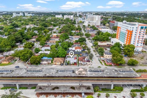 Propiedad comercial en venta en Miami, Florida № 1364876 - foto 5