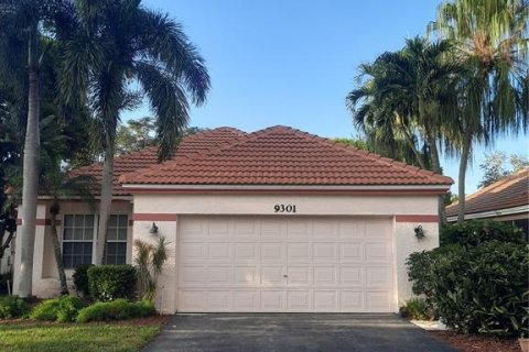 Купить виллу или дом в Дейви, Флорида 4 комнаты, 158.77м2, № 930814 - фото 1