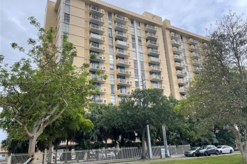 Купить кондоминиум в Норт-Майами, Флорида 2 спальни, 83.98м2, № 1146426 - фото 16