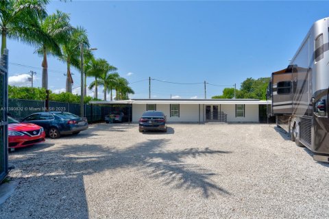Immobilier commercial à vendre à Homestead, Floride № 508969 - photo 24