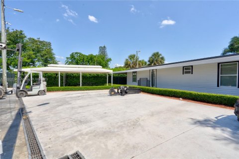 Immobilier commercial à vendre à Homestead, Floride № 508969 - photo 19