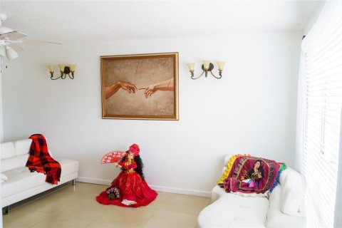 Casa en venta en West Palm Beach, Florida, 2 dormitorios, 119.29 m2 № 1224699 - foto 2