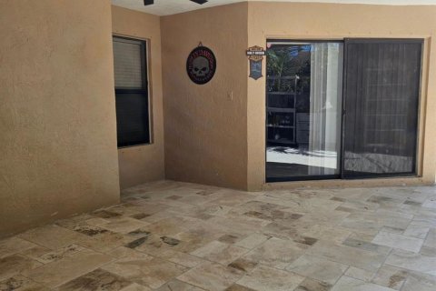 House in Deerfield Beach, Florida 3 bedrooms, 192.77 sq.m. № 1224701 - photo 1