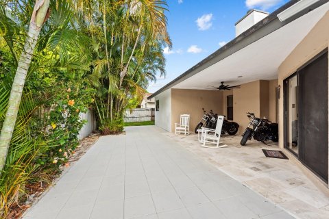 House in Deerfield Beach, Florida 3 bedrooms, 192.77 sq.m. № 1224701 - photo 6